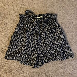 Hollister High-Rise Paperbag Shorts S
